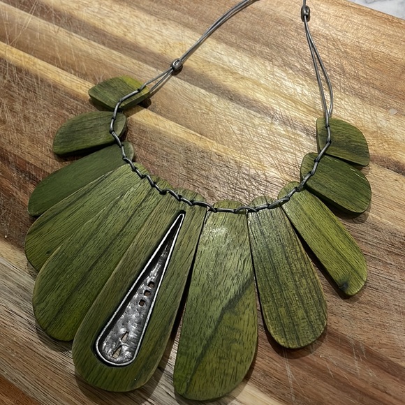 Wood/hammered silver collar necklace that makes a statement! - Picture 3 of 3